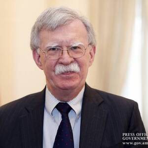 Wichtige Aspekte von John Boltons Besuch in Armenien