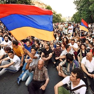 Expertengespräch über armenische Revolution im ZOIS-Podcast