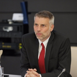 Sebastian Molineus lobt die jüngsten Reformen in Georgien