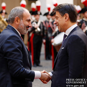 Pashinyan discussing investment opportunities during his visit to Italy