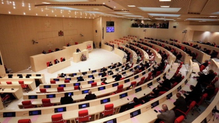 First round of political negotiations in Georgia ends without results; international mediators praise the dialogue