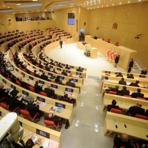Die erste Runde der politischen Verhandlungen in Georgien endet ergebnislos. Internationale Mediatoren loben den Dialog