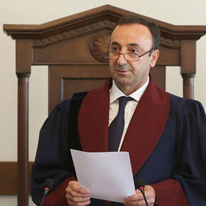 Armenian Constitutional Court judges refuse to quit as the amendments come into force