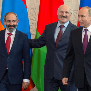 Mnatsakanjan: Es gibt keine Parallelen zwischen der Samtenen Revolution und den Ereignissen in Belarus 