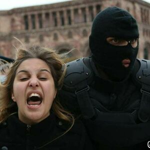 Politische Krise in Armenien: Verteidigungsminister tritt zurück; weitere Verhaftungen in Eriwan