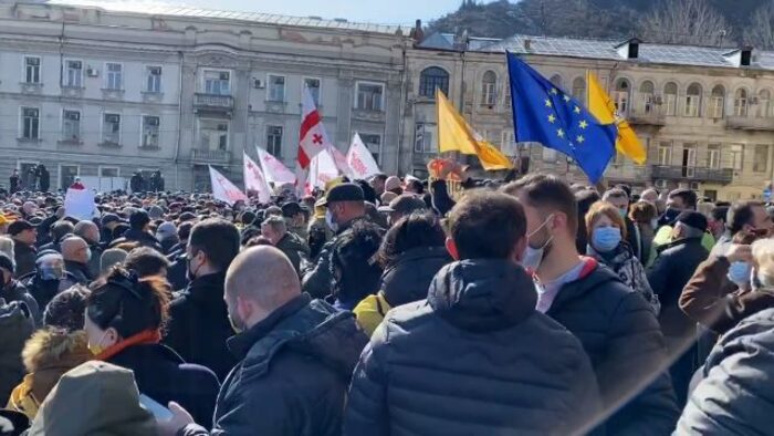 Melias Verhaftung löst politische Unruhen in Georgien aus