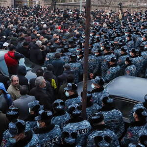 Political turmoil in Armenia: Pashinyan reinstates Artur Davtyan as chief of the armed forces; large scale protests start