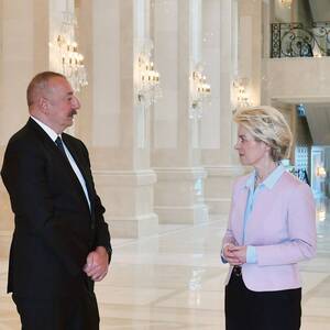 Ursula von der Leyen trifft Ilham Alijew in Baku