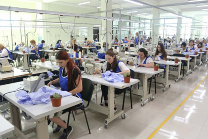 Neue Fabrik in Kutaisi produziert Kleidung für H&M