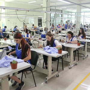 Neue Fabrik in Kutaisi produziert Kleidung für H&M