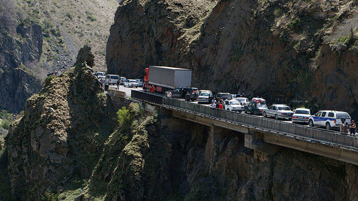 Der einzige russisch-georgische Grenzübergang ist überlastet